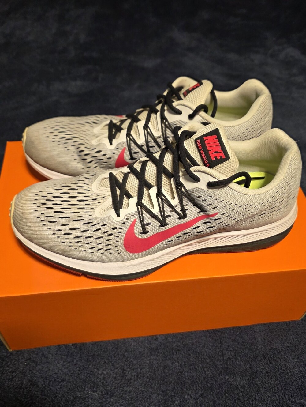 Nike Air Zoom Winflow 5 - Men’s Light Gray Running Shoes with Pink Swoosh